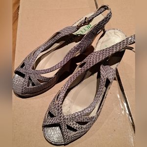 Ladies shoes